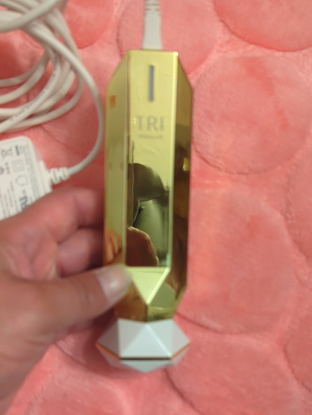 TRI Gold Handheld Beauty Tool with White Faceted Base